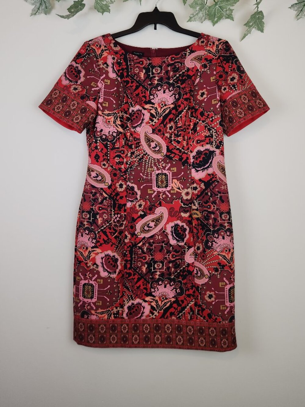Talbots Size 14 Red Pink Paisley Floral Mosaic Short Sleeve Lined Shift Dress